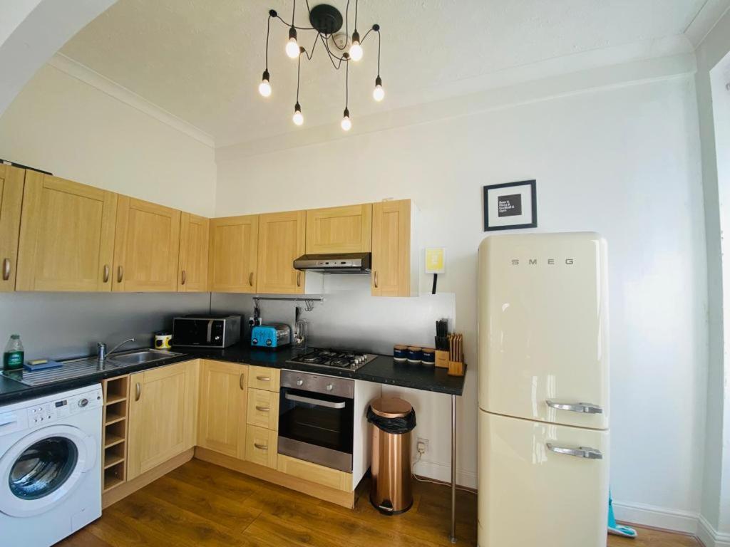Unique Sea View Apartment Хейстингс Екстериор снимка
