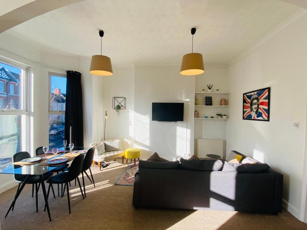 Unique Sea View Apartment Хейстингс Екстериор снимка